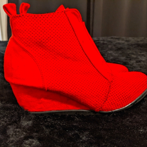 #FOREVER Women's GUC Red Wedge Heels - Picture 1 of 4